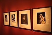 Rodin ließ von allen Werken Fotos erstellen, die er teilweise signierte (Foto: Martin Schmitz)